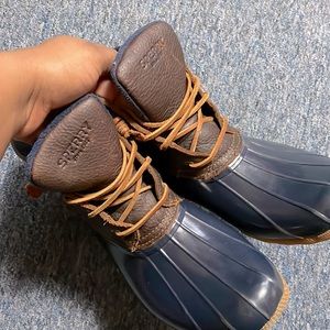 Super cute sperry boots! Cute for fall and winter.